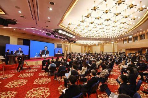 李克強(qiáng)：今年政府支出更多向民生領(lǐng)域傾斜，特別是義務(wù)教育和基本醫(yī)療